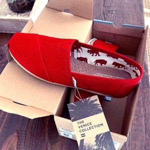 Toms Red Canvas Women's Classics SZ 8